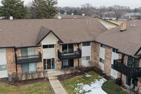 Tiny photo for 3A KINGERY QUARTER #103, Willowbrook, IL 60527 (MLS # 12573195)
