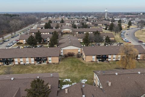 Tiny photo for 3A KINGERY QUARTER #103, Willowbrook, IL 60527 (MLS # 12573195)