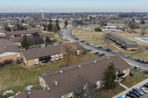 Tiny photo for 3A KINGERY QUARTER #103, Willowbrook, IL 60527 (MLS # 12573195)