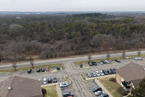 Tiny photo for 3A KINGERY QUARTER #103, Willowbrook, IL 60527 (MLS # 12573195)