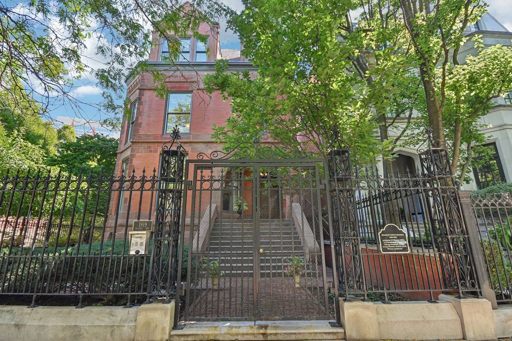 Photo for 1919 S PRAIRIE Avenue #3, Chicago, IL 60616 (MLS # 12472878)