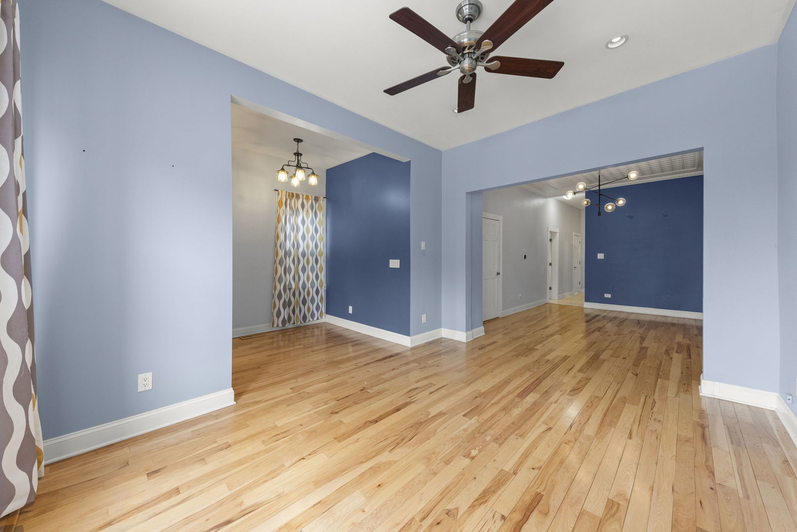 2933 S Throop Street