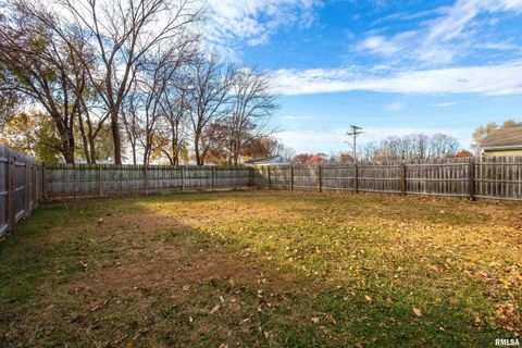 Tiny photo for 2449 W 13TH Street, Davenport, IA 52804 (MLS # QC4269491)