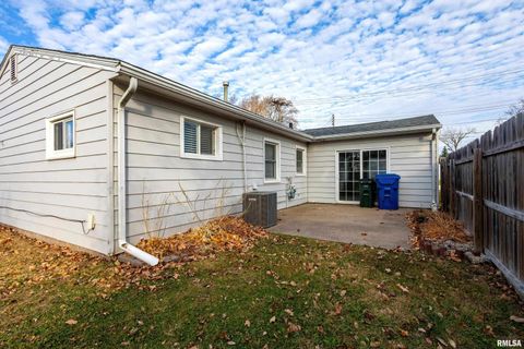 Tiny photo for 2449 W 13TH Street, Davenport, IA 52804 (MLS # QC4269491)