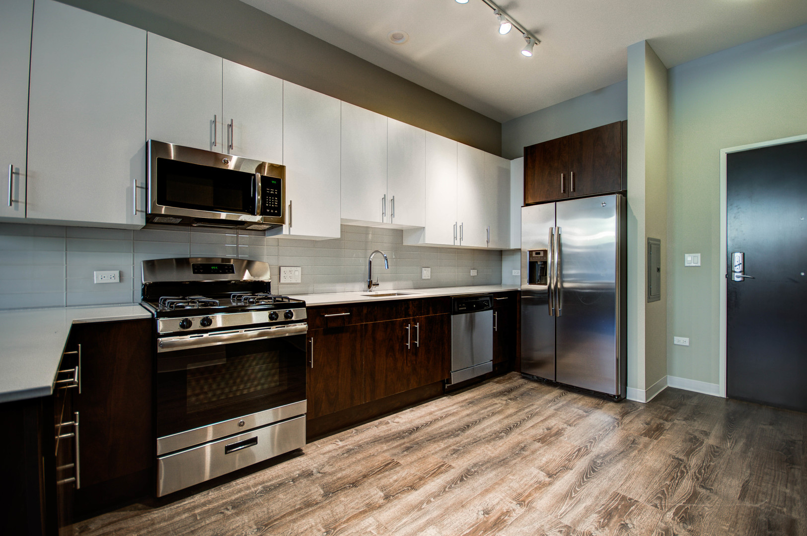 851 W Grand Avenue 303