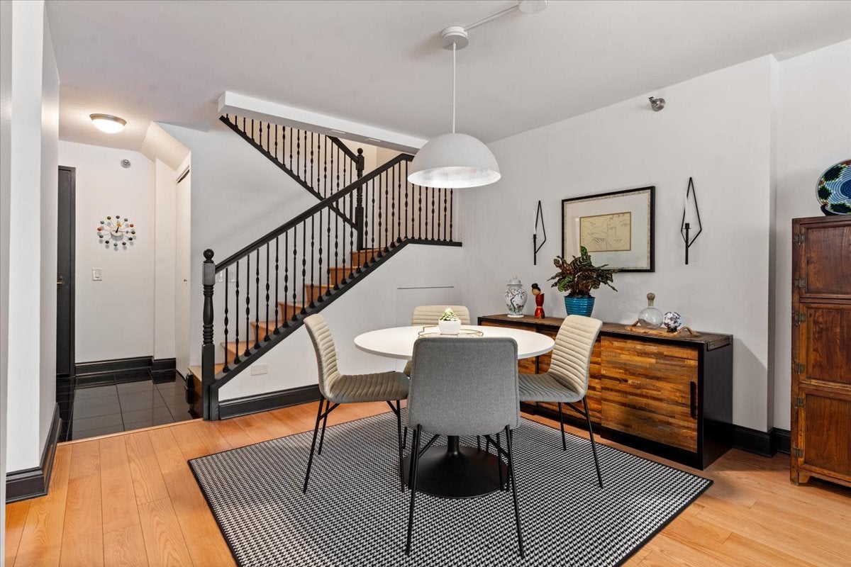 440 N MCCLURG Court 101