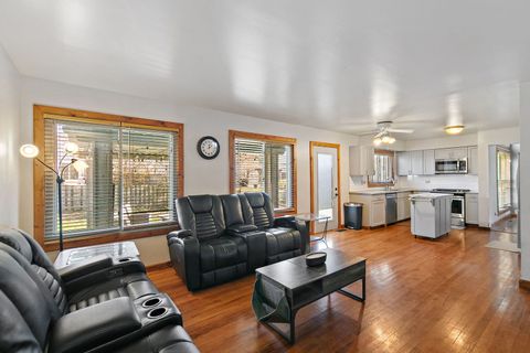 Tiny photo for 870 Noelle Bend, Lake In The Hills, IL 60156 (MLS # 12516585)