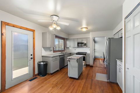 Tiny photo for 870 Noelle Bend, Lake In The Hills, IL 60156 (MLS # 12516585)