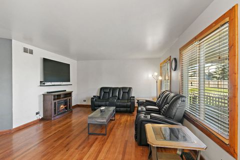 Tiny photo for 870 Noelle Bend, Lake In The Hills, IL 60156 (MLS # 12516585)