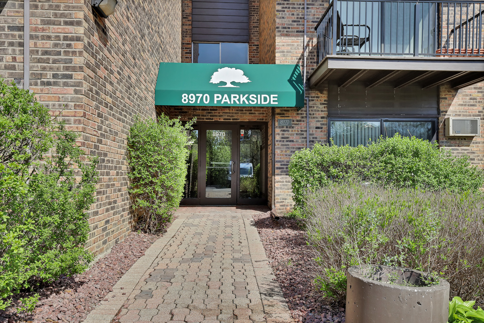 8970 N Parkside Avenue 418 - Photo 2