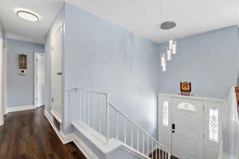 Tiny photo for 2004 E Parkview Circle, Hoffman Estates, IL 60169 (MLS # 12593542)