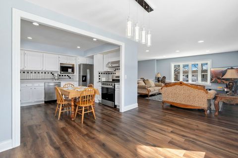 Tiny photo for 2004 E Parkview Circle, Hoffman Estates, IL 60169 (MLS # 12593542)