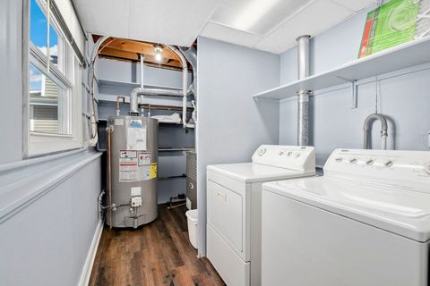 Tiny photo for 2004 E Parkview Circle, Hoffman Estates, IL 60169 (MLS # 12593542)