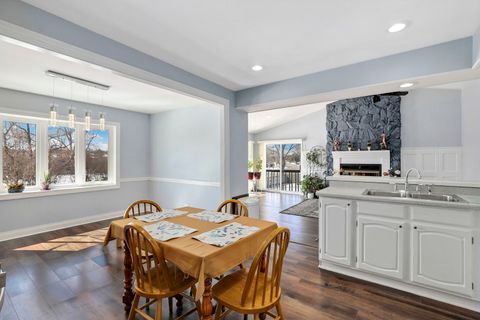 Tiny photo for 2004 E Parkview Circle, Hoffman Estates, IL 60169 (MLS # 12593542)