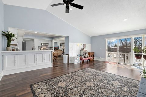 Tiny photo for 2004 E Parkview Circle, Hoffman Estates, IL 60169 (MLS # 12593542)