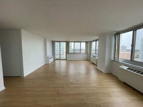 Tiny photo for 5601 N Sheridan Road #14E, Chicago, IL 60660 (MLS # 12554320)