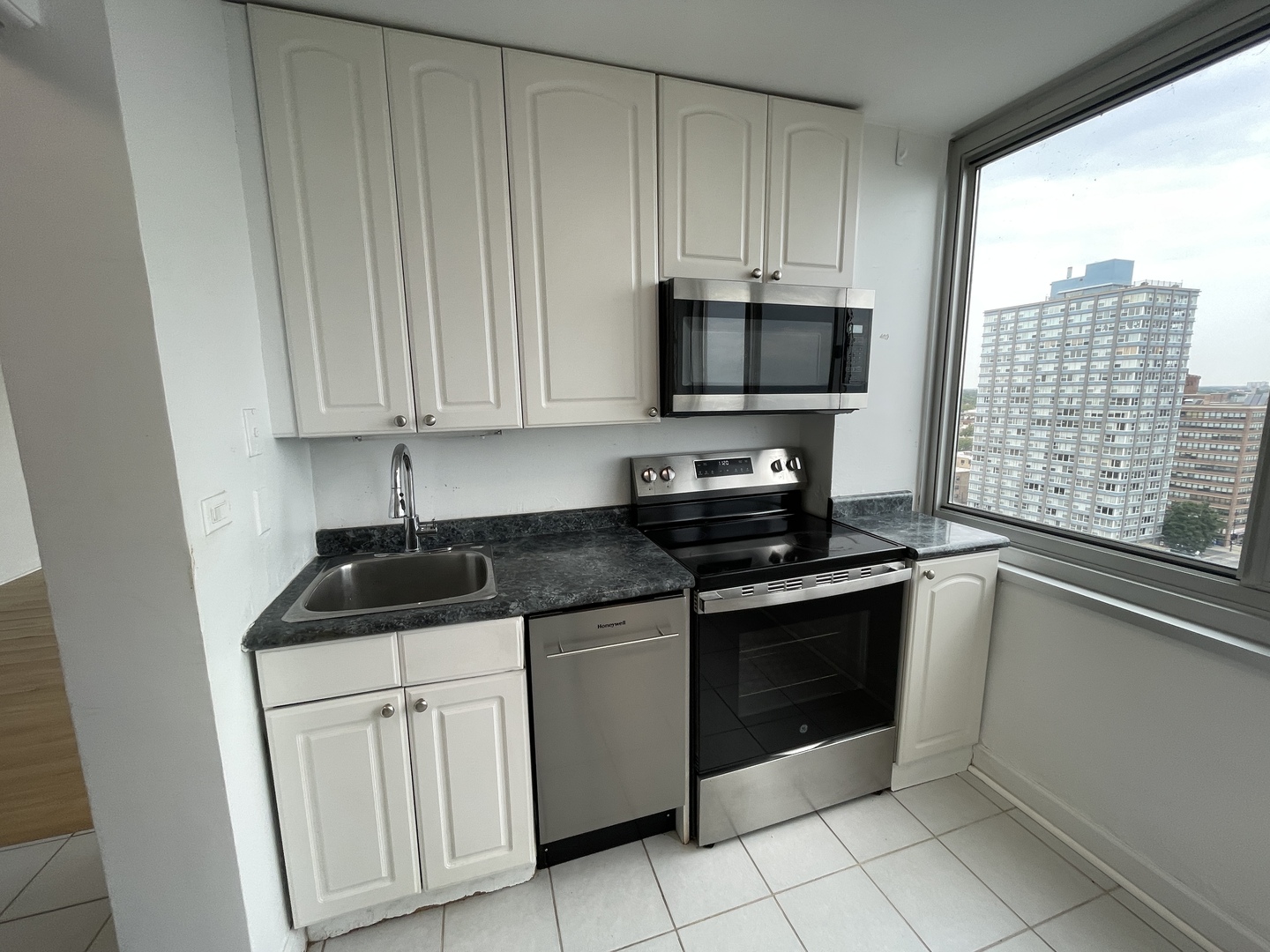 5601 N Sheridan Road 14E