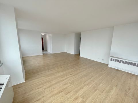 Tiny photo for 5601 N Sheridan Road #14E, Chicago, IL 60660 (MLS # 12554320)