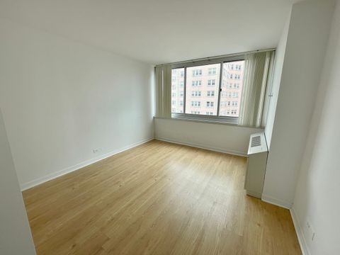 Tiny photo for 5601 N Sheridan Road #14E, Chicago, IL 60660 (MLS # 12554320)