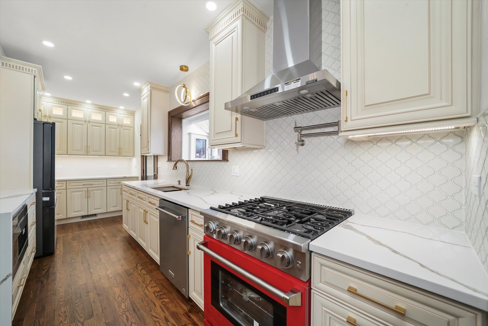 10351 S Leavitt Street