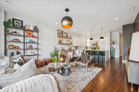 Tiny photo for 1954 N DAMEN Avenue #2, Chicago, IL 60647 (MLS # 12600568)