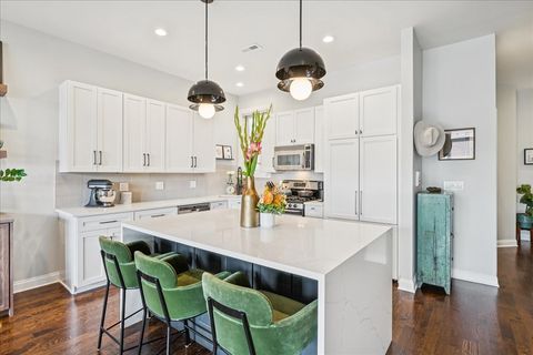 Tiny photo for 1954 N DAMEN Avenue #2, Chicago, IL 60647 (MLS # 12600568)