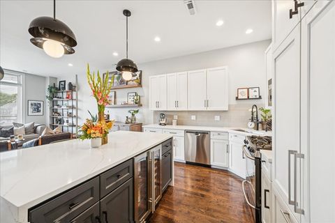 Tiny photo for 1954 N DAMEN Avenue #2, Chicago, IL 60647 (MLS # 12600568)