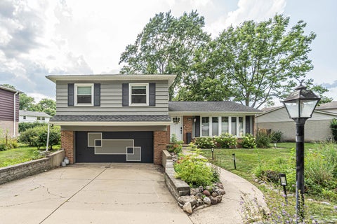 Tiny photo for 1806 N Park Drive, Mount Prospect, IL 60056 (MLS # 12666344)