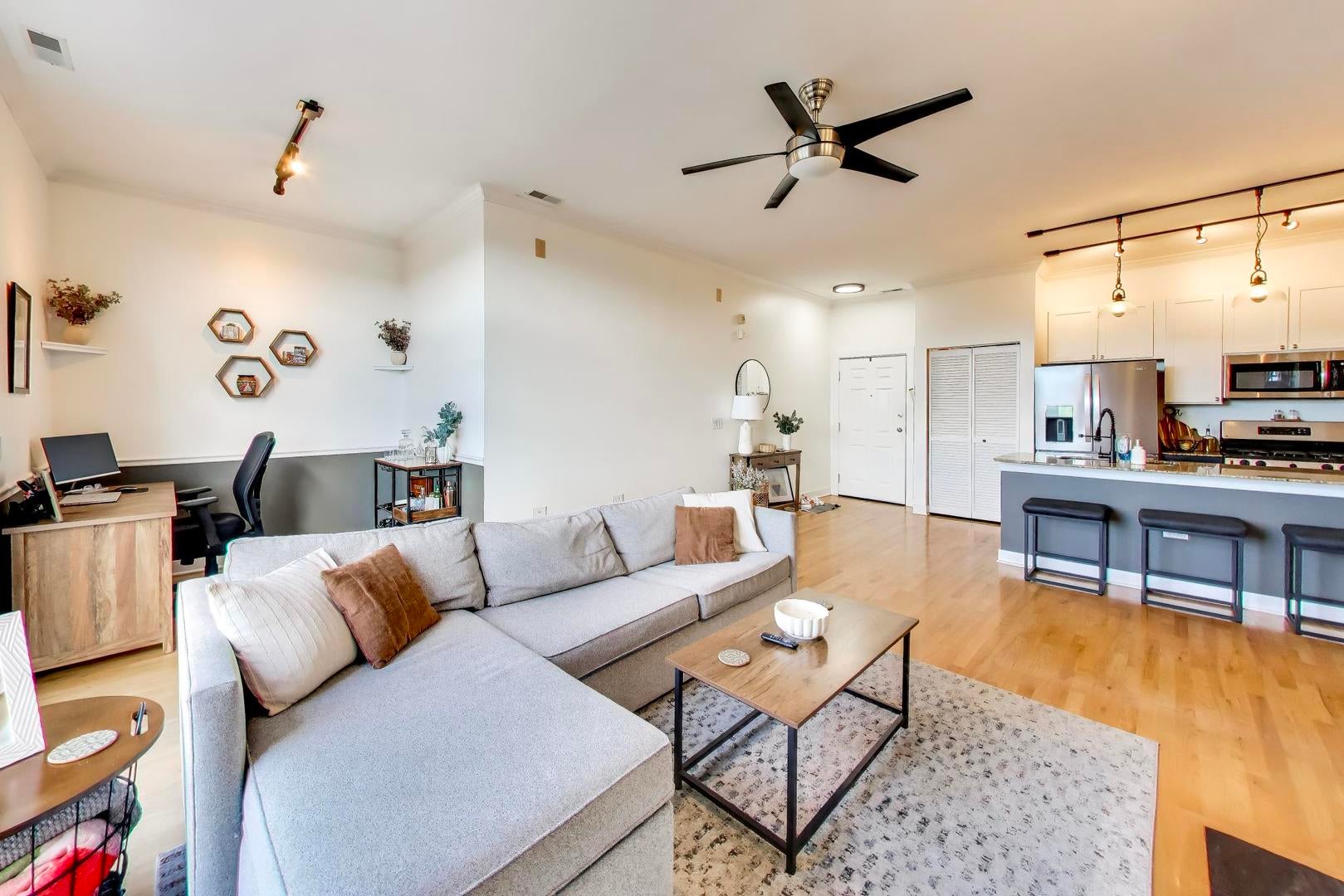 2342 W Bloomingdale Avenue 401