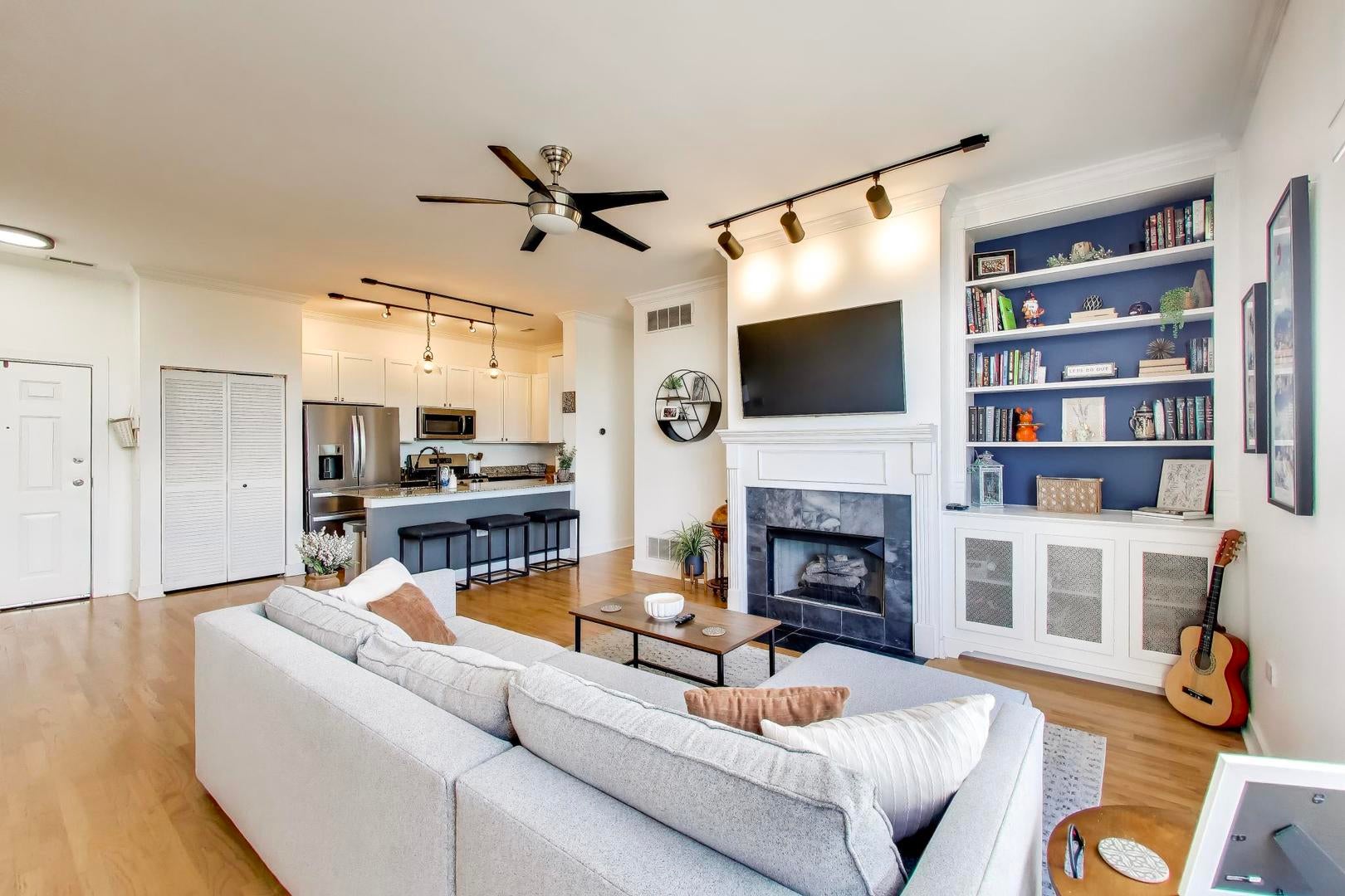 2342 W Bloomingdale Avenue 401