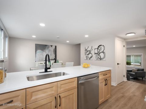 Tiny photo for 1414 W Sherwin Avenue #B, Chicago, IL 60626 (MLS # 12581051)
