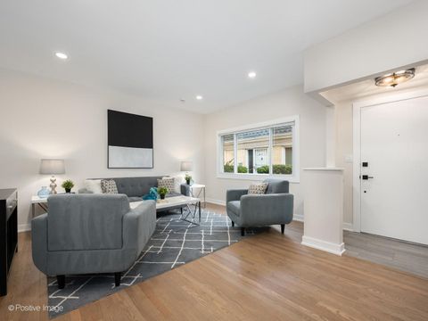 Tiny photo for 1414 W Sherwin Avenue #B, Chicago, IL 60626 (MLS # 12581051)