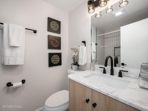 Tiny photo for 1414 W Sherwin Avenue #B, Chicago, IL 60626 (MLS # 12581051)