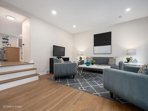 Tiny photo for 1414 W Sherwin Avenue #B, Chicago, IL 60626 (MLS # 12581051)