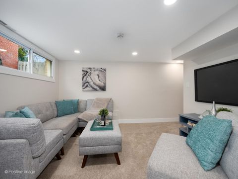 Tiny photo for 1414 W Sherwin Avenue #B, Chicago, IL 60626 (MLS # 12581051)