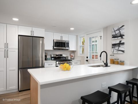 Tiny photo for 1414 W Sherwin Avenue #B, Chicago, IL 60626 (MLS # 12581051)