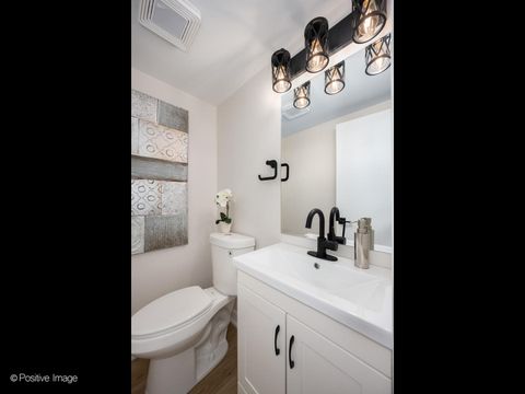 Tiny photo for 1414 W Sherwin Avenue #B, Chicago, IL 60626 (MLS # 12581051)