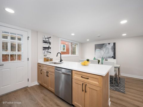 Tiny photo for 1414 W Sherwin Avenue #B, Chicago, IL 60626 (MLS # 12581051)