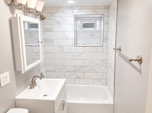 611 E 50th Place