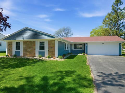 Photo of 20 Emerson Drive, Schaumburg, IL 60194 (MLS # 12626544)