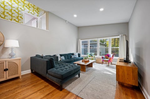 Tiny photo for 305 Wilshire Drive W, Wilmette, IL 60091 (MLS # 12787235)
