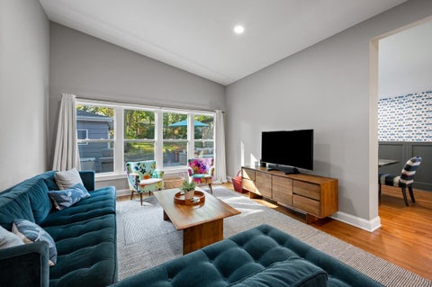 Tiny photo for 305 Wilshire Drive W, Wilmette, IL 60091 (MLS # 12787235)
