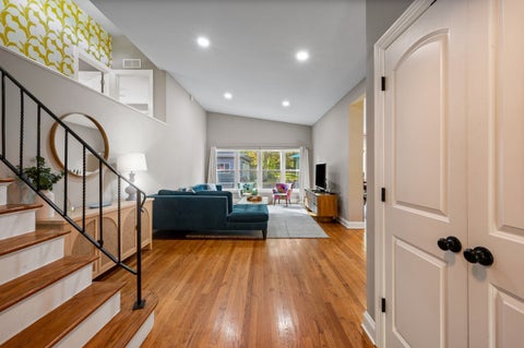 Tiny photo for 305 Wilshire Drive W, Wilmette, IL 60091 (MLS # 12787235)