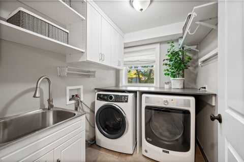 Tiny photo for 305 Wilshire Drive W, Wilmette, IL 60091 (MLS # 12787235)