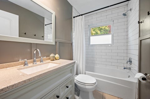 Tiny photo for 305 Wilshire Drive W, Wilmette, IL 60091 (MLS # 12787235)
