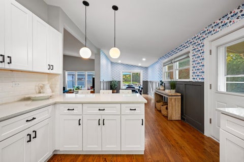 Tiny photo for 305 Wilshire Drive W, Wilmette, IL 60091 (MLS # 12787235)