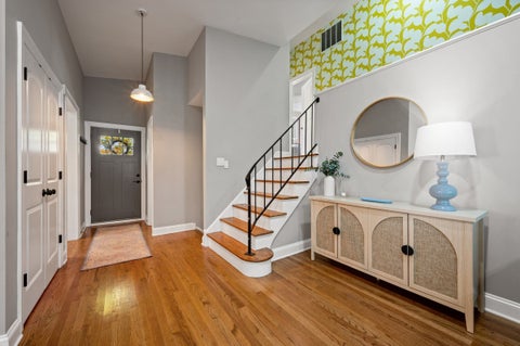 Tiny photo for 305 Wilshire Drive W, Wilmette, IL 60091 (MLS # 12787235)