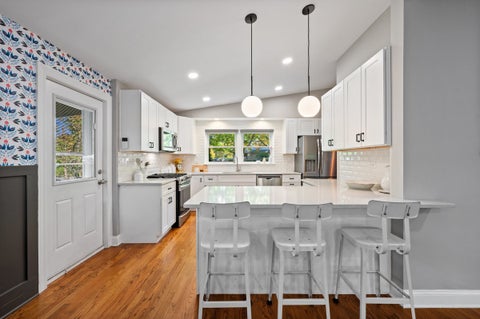 Tiny photo for 305 Wilshire Drive W, Wilmette, IL 60091 (MLS # 12787235)