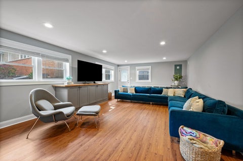 Tiny photo for 305 Wilshire Drive W, Wilmette, IL 60091 (MLS # 12787235)