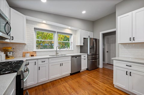 Tiny photo for 305 Wilshire Drive W, Wilmette, IL 60091 (MLS # 12787235)